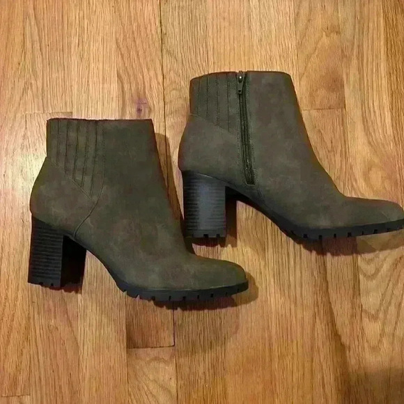 Brand new Kelly and Katie heeled boots - Picture 2 of 8